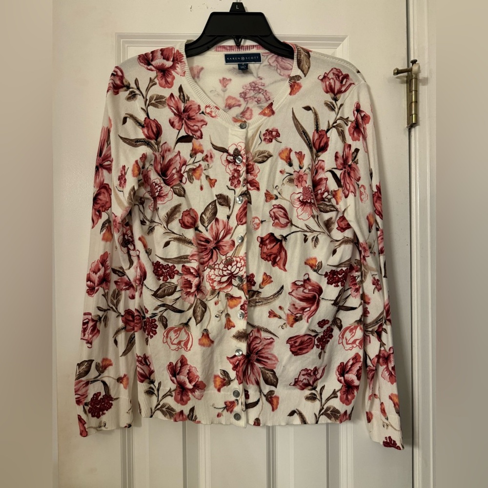 Karen Scott cardigan. Size S.